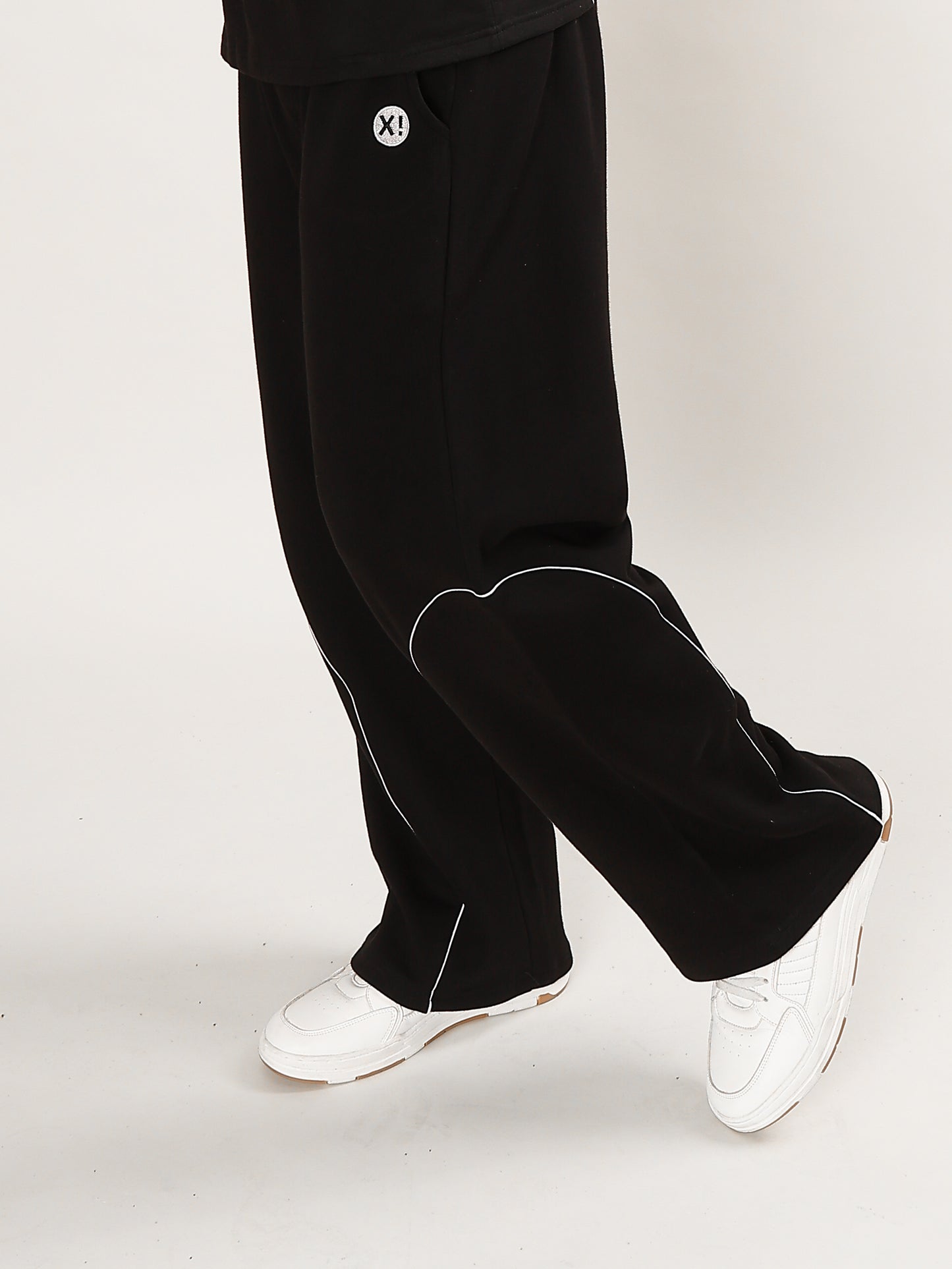 BLACK CORELINE JOGGER